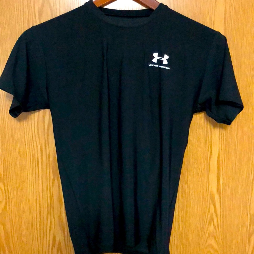 Under Amour black large short sleeve shirt great condition